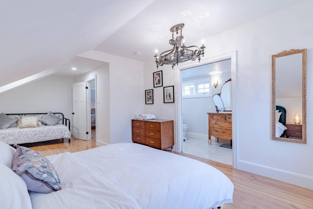 Holiday home Elegant With Stylish Decor Elora
