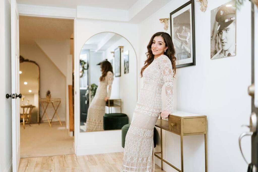 Elegant With Stylish Decor *