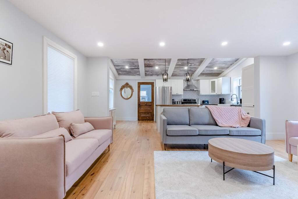 Elegant With Stylish Decor